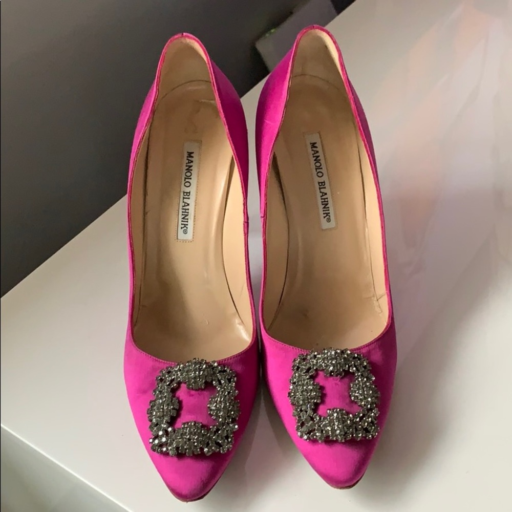 Manolo Blahnik Hangisi Satin Crystal-Toe Pump